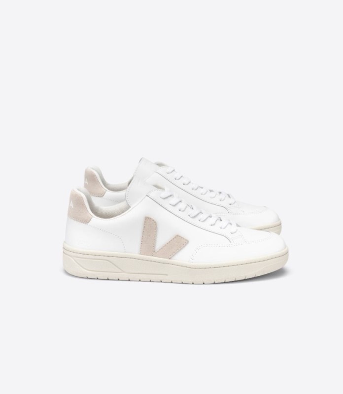 Veja V-12 Cuero Sable Blanco